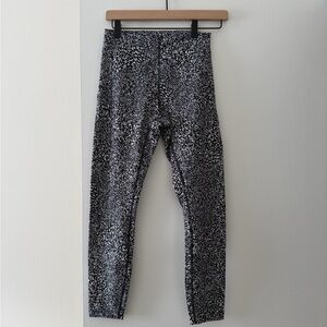 Lululemon High Rise Wunder Train 25” Inseam Size 6